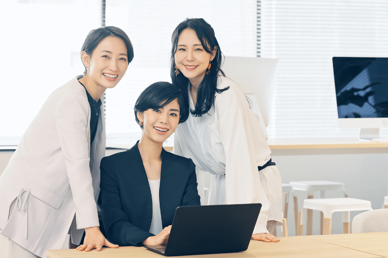 ブラウザ操作の自動化によって効率的になった職場のイメージ