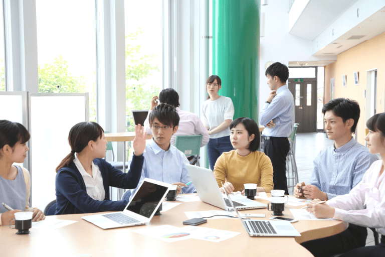 事前確認を行っている様子